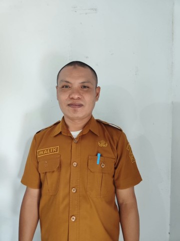 Malik Hako,M S.Pd